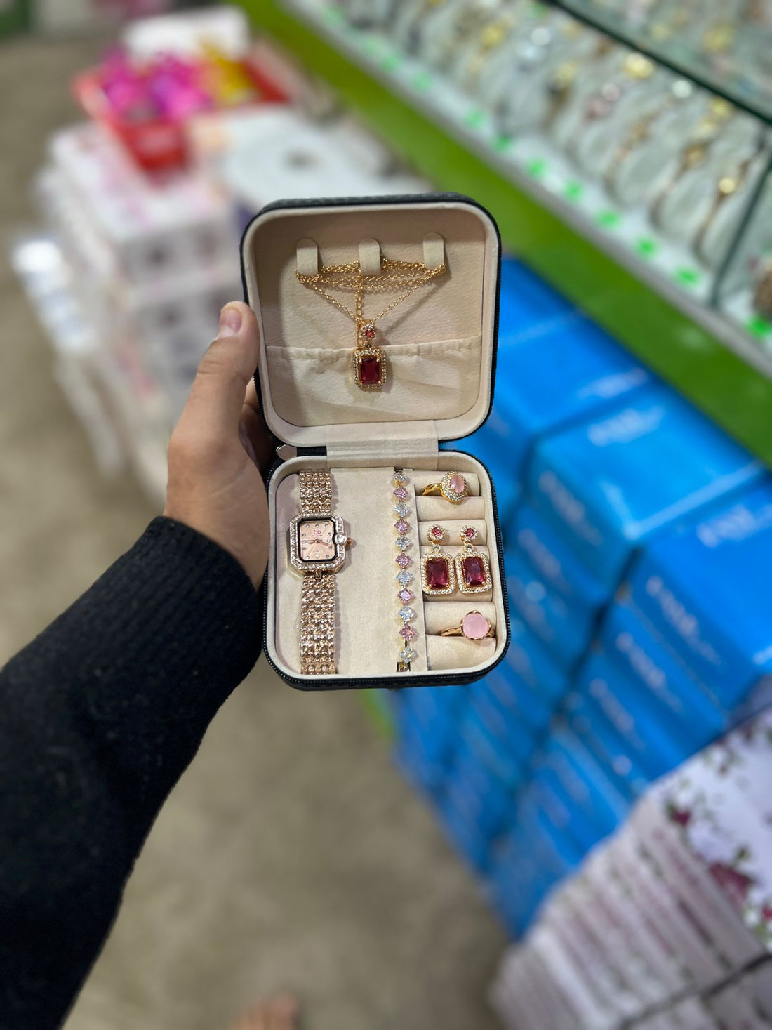 Elegant 6-Piece Rose Gold & Ruby Red Jewelry Gift Set – Includes Crystal-Encrusted Watch, Pendant Necklace, Matching Earrings, Tennis Bracelet, and Dual Statement Rings with Luxury Travel Case